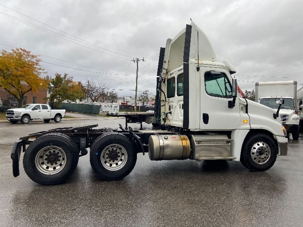 Day Cab Tractor-Heavy Duty Tractors-Freightliner-2018-Cascadia 12564ST-Mississauga-ON-397,301\n\t\tkm-$ 53,250 - Image 8