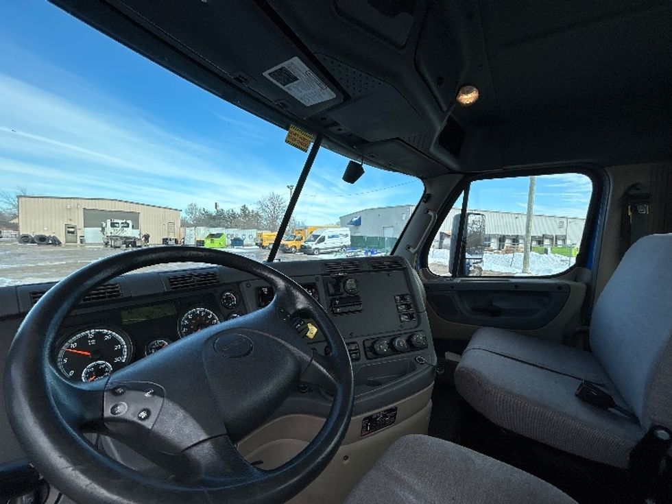 Day Cab Tractor-Heavy Duty Tractors-Freightliner-2018-Cascadia 12564ST-Moberly-MO-228,998\n\t\tmiles-$ 47,250 - Image 10