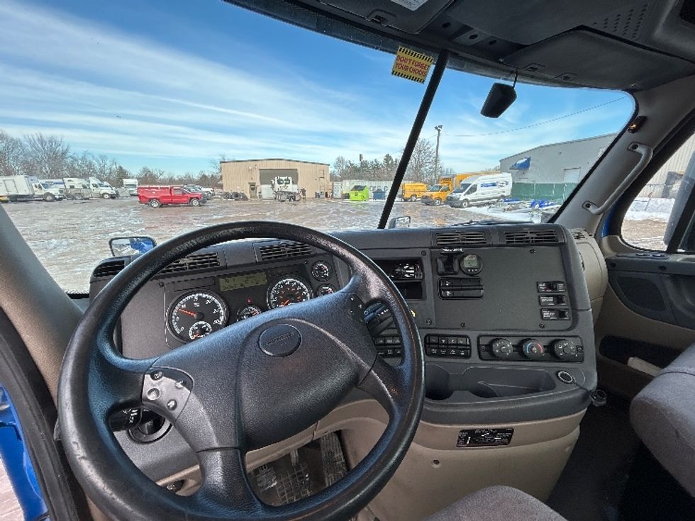 Day Cab Tractor-Heavy Duty Tractors-Freightliner-2018-Cascadia 12564ST-Moberly-MO-228,998\n\t\tmiles-$ 47,250 - Image 11