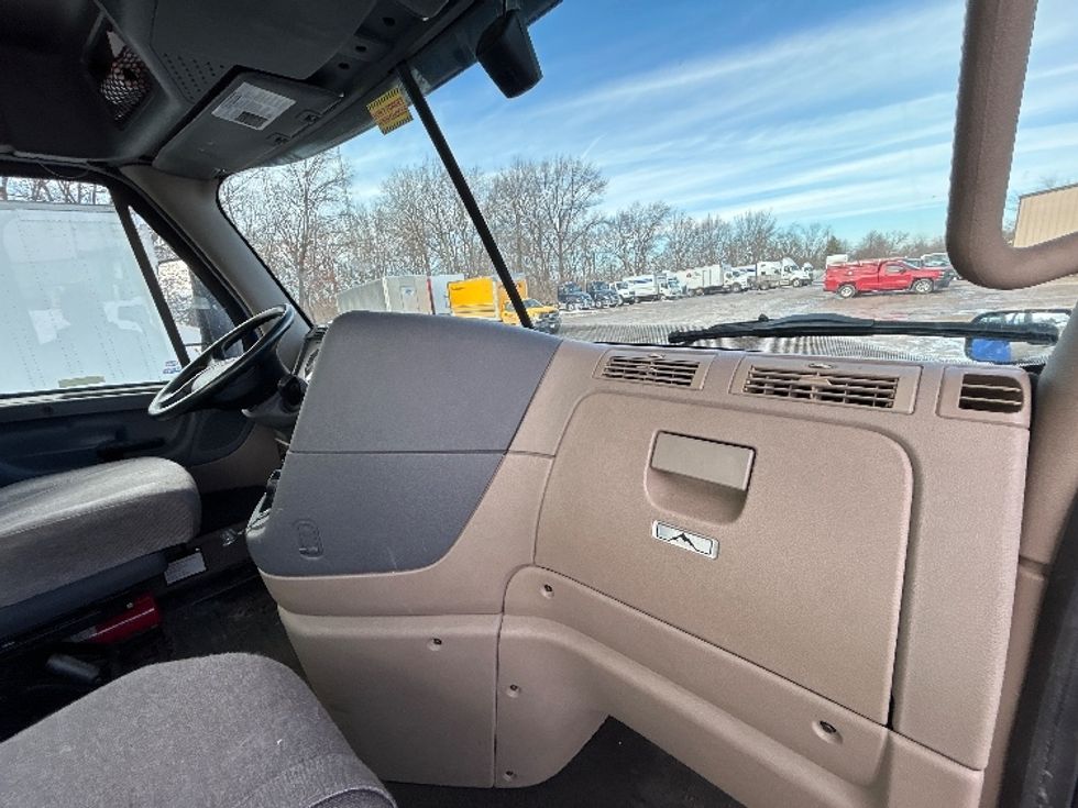 Day Cab Tractor-Heavy Duty Tractors-Freightliner-2018-Cascadia 12564ST-Moberly-MO-228,998\n\t\tmiles-$ 47,250 - Image 13