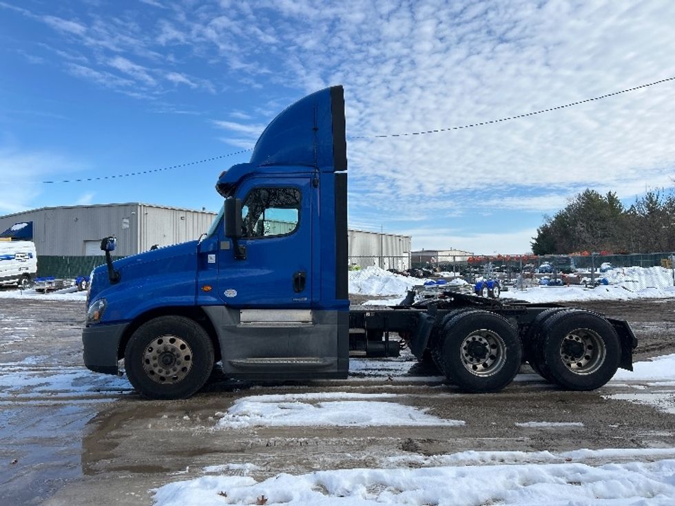 Day Cab Tractor-Heavy Duty Tractors-Freightliner-2018-Cascadia 12564ST-Moberly-MO-228,998\n\t\tmiles-$ 47,250 - Image 4