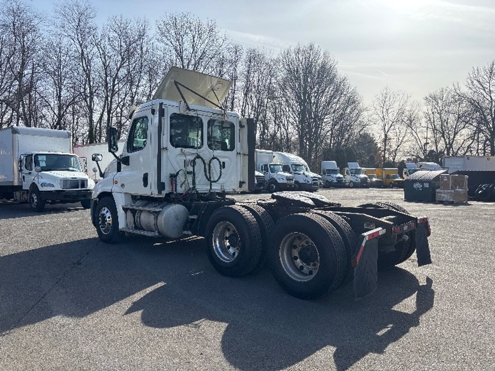 Day Cab Tractor-Heavy Duty Tractors-Freightliner-2018-Cascadia 12564ST-Monmouth Junction-NJ-235,727\n\t\tmiles-$ 44,750 - Image 5