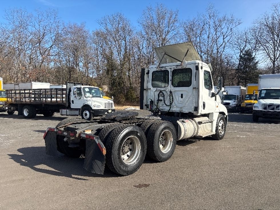 Day Cab Tractor-Heavy Duty Tractors-Freightliner-2018-Cascadia 12564ST-Monmouth Junction-NJ-235,727\n\t\tmiles-$ 44,750 - Image 7