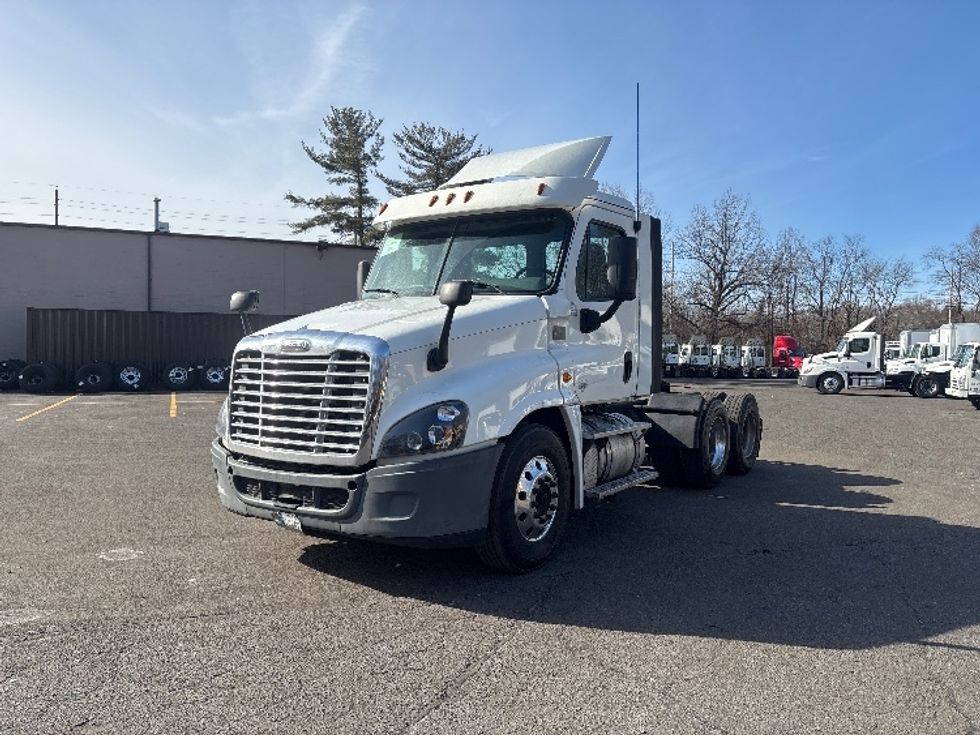 Day Cab Tractor-Heavy Duty Tractors-Freightliner-2018-Cascadia 12564ST-Monmouth Junction-NJ-235,727\n\t\tmiles-$ 44,750 - Image 3
