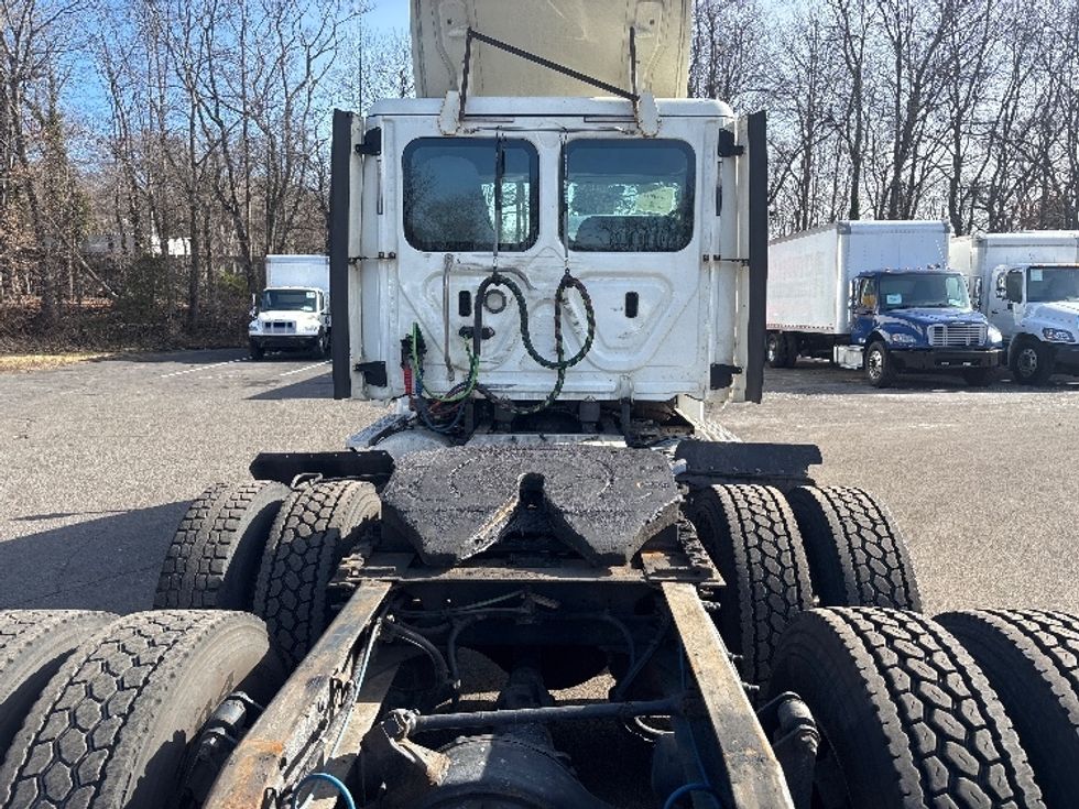 Day Cab Tractor-Heavy Duty Tractors-Freightliner-2018-Cascadia 12564ST-Monmouth Junction-NJ-235,727\n\t\tmiles-$ 44,750 - Image 6