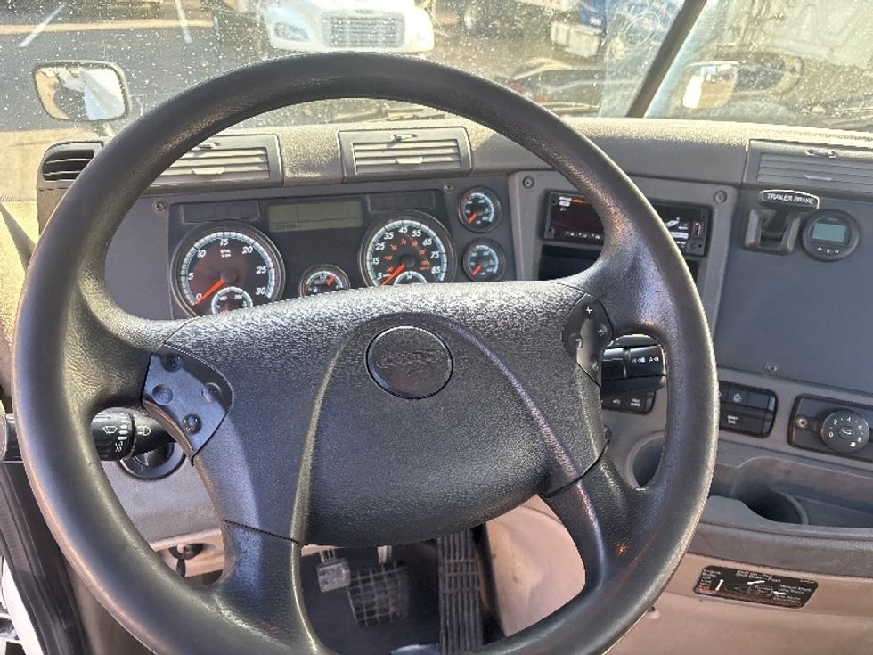 Day Cab Tractor-Heavy Duty Tractors-Freightliner-2018-Cascadia 12564ST-Monmouth Junction-NJ-235,727\n\t\tmiles-$ 44,750 - Image 10