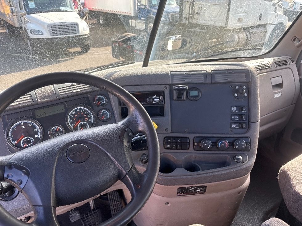 Day Cab Tractor-Heavy Duty Tractors-Freightliner-2018-Cascadia 12564ST-Monmouth Junction-NJ-235,727\n\t\tmiles-$ 44,750 - Image 11