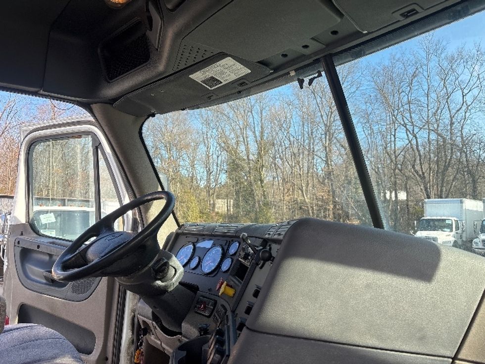 Day Cab Tractor-Heavy Duty Tractors-Freightliner-2018-Cascadia 12564ST-Monmouth Junction-NJ-235,727\n\t\tmiles-$ 44,750 - Image 14
