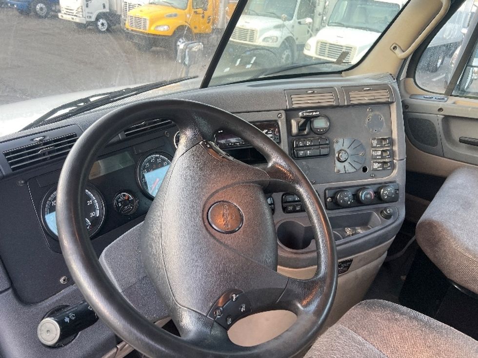 Day Cab Tractor-Heavy Duty Tractors-Freightliner-2018-Cascadia 12564ST-Monmouth Junction-NJ-296,661\n\t\tmiles-$ 37,000 - Image 10