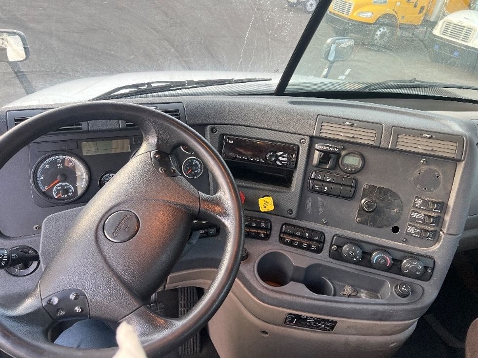 Day Cab Tractor-Heavy Duty Tractors-Freightliner-2018-Cascadia 12564ST-Monmouth Junction-NJ-296,661\n\t\tmiles-$ 37,000 - Image 11