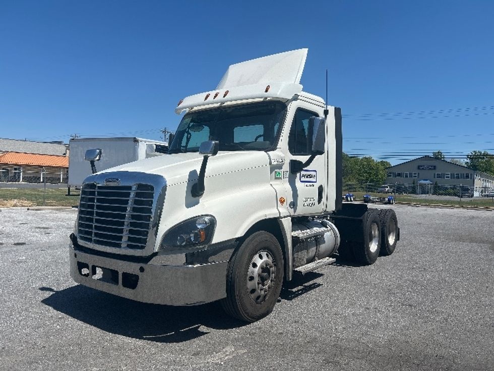 Day Cab Tractor-Heavy Duty Tractors-Freightliner-2018-Cascadia 12564ST-Monmouth Junction-NJ-296,661\n\t\tmiles-$ 37,000 - Image 3