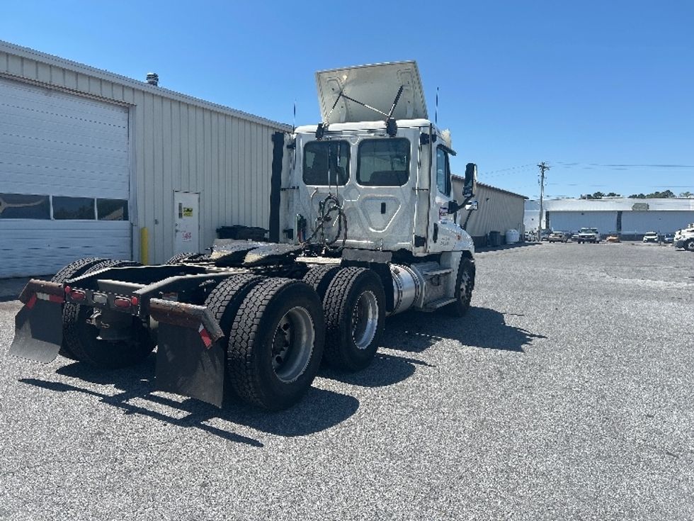 Day Cab Tractor-Heavy Duty Tractors-Freightliner-2018-Cascadia 12564ST-Monmouth Junction-NJ-296,661\n\t\tmiles-$ 37,000 - Image 7