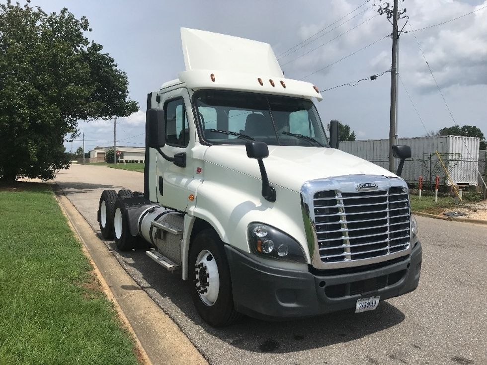Day Cab Tractor-Heavy Duty Tractors-Freightliner-2018-Cascadia 12564ST-Montgomery-AL-260,006\n\t\tmiles-$ 54,000 - Image 1