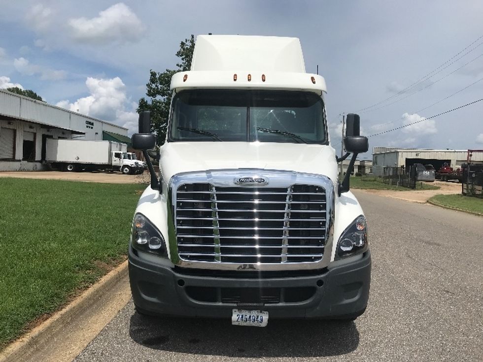 Day Cab Tractor-Heavy Duty Tractors-Freightliner-2018-Cascadia 12564ST-Montgomery-AL-260,006\n\t\tmiles-$ 54,000 - Image 2