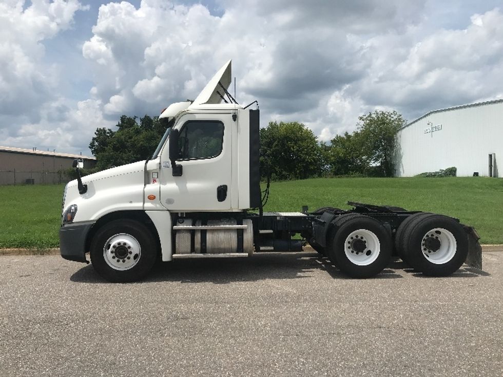Day Cab Tractor-Heavy Duty Tractors-Freightliner-2018-Cascadia 12564ST-Montgomery-AL-260,006\n\t\tmiles-$ 54,000 - Image 4