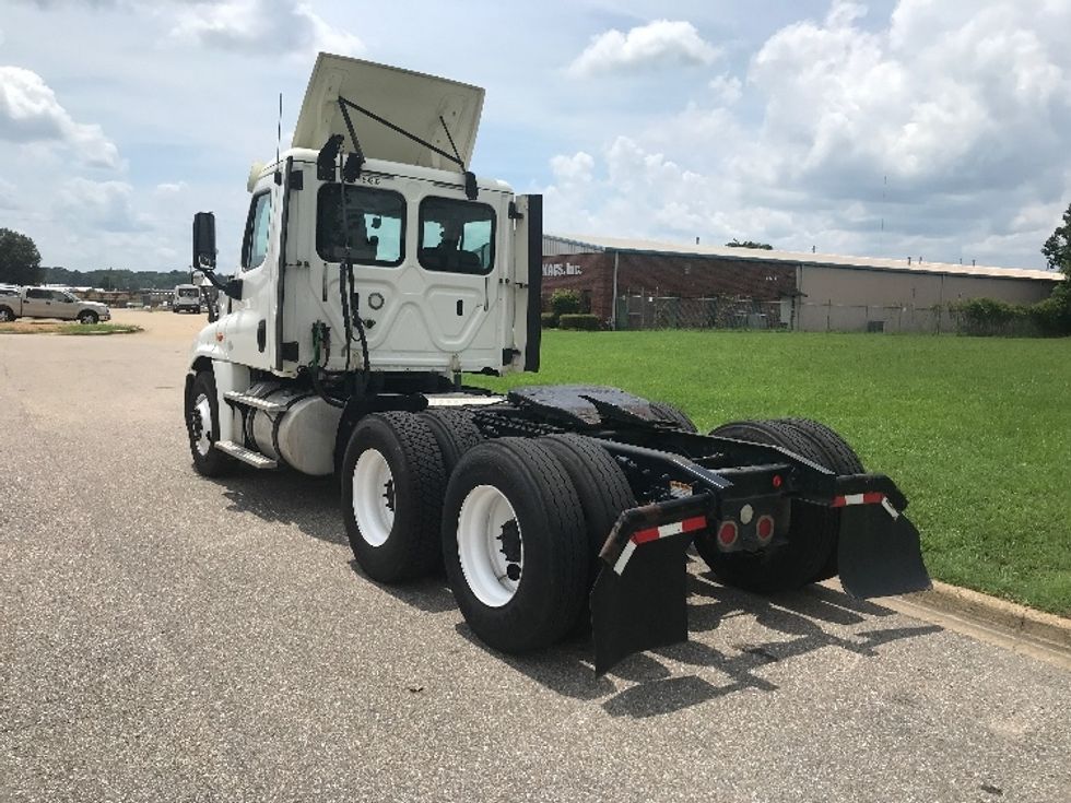 Day Cab Tractor-Heavy Duty Tractors-Freightliner-2018-Cascadia 12564ST-Montgomery-AL-260,006\n\t\tmiles-$ 54,000 - Image 5