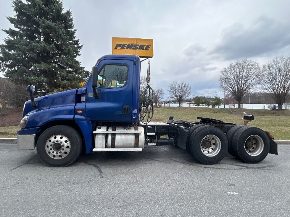 Day Cab Tractor-Heavy Duty Tractors-Freightliner-2018-Cascadia 12564ST-Montgomery-NY-202,989\n\t\tmiles-$ 39,250 - Image 4