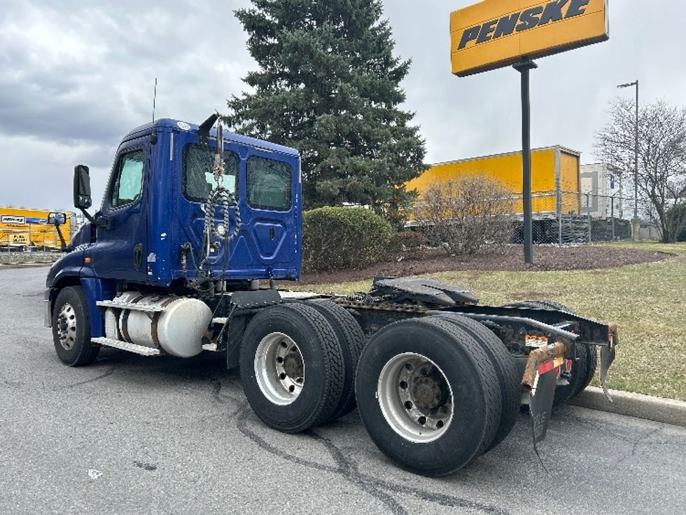 Day Cab Tractor-Heavy Duty Tractors-Freightliner-2018-Cascadia 12564ST-Montgomery-NY-202,989\n\t\tmiles-$ 39,250 - Image 5