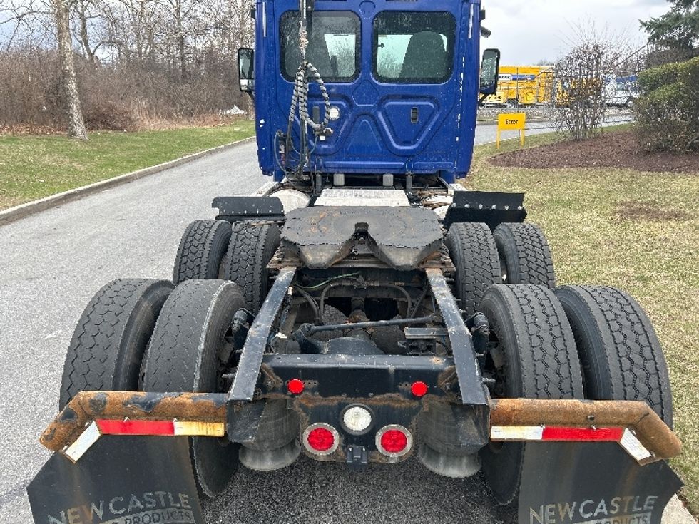 Day Cab Tractor-Heavy Duty Tractors-Freightliner-2018-Cascadia 12564ST-Montgomery-NY-202,989\n\t\tmiles-$ 39,250 - Image 6
