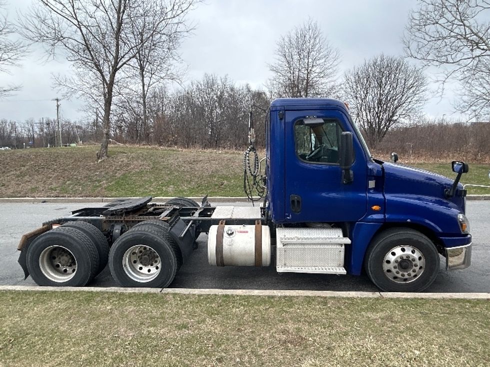 Day Cab Tractor-Heavy Duty Tractors-Freightliner-2018-Cascadia 12564ST-Montgomery-NY-202,989\n\t\tmiles-$ 39,250 - Image 8