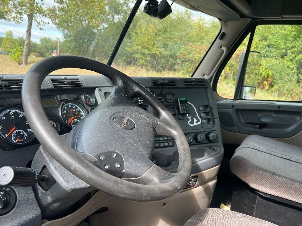 Day Cab Tractor-Heavy Duty Tractors-Freightliner-2018-Cascadia 12564ST-Montgomery-NY-314,467\n\t\tmiles-$ 43,500 - Image 10