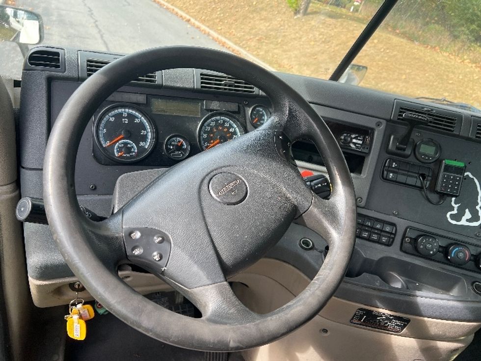 Day Cab Tractor-Heavy Duty Tractors-Freightliner-2018-Cascadia 12564ST-Montgomery-NY-314,467\n\t\tmiles-$ 43,500 - Image 11