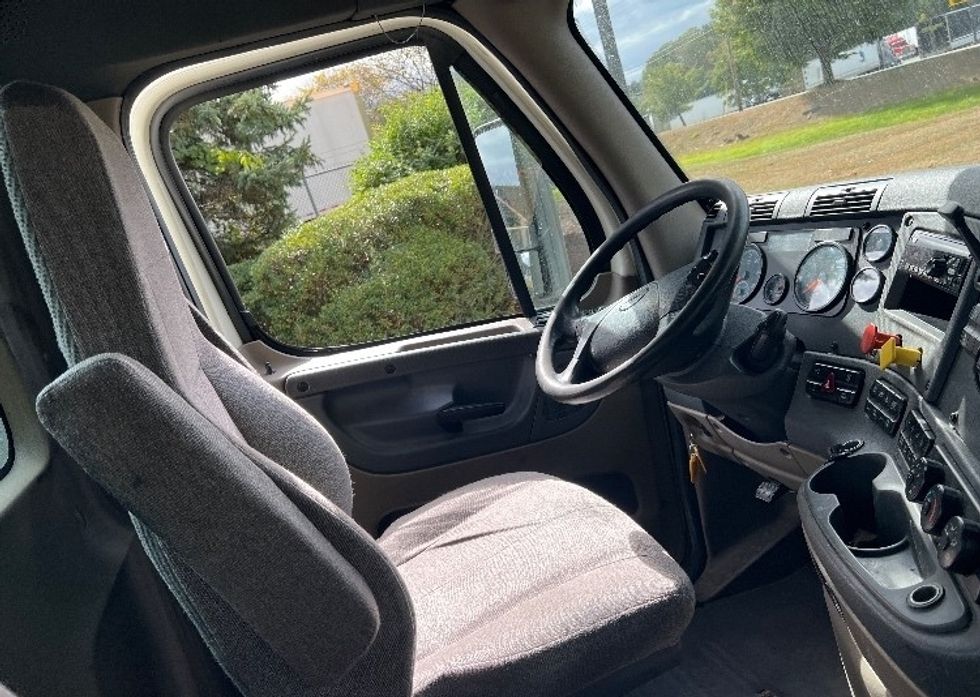 Day Cab Tractor-Heavy Duty Tractors-Freightliner-2018-Cascadia 12564ST-Montgomery-NY-314,467\n\t\tmiles-$ 43,500 - Image 14