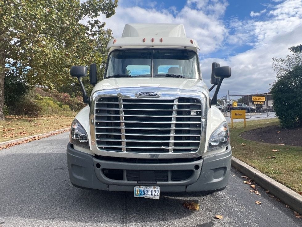 Day Cab Tractor-Heavy Duty Tractors-Freightliner-2018-Cascadia 12564ST-Montgomery-NY-314,467\n\t\tmiles-$ 43,500 - Image 2