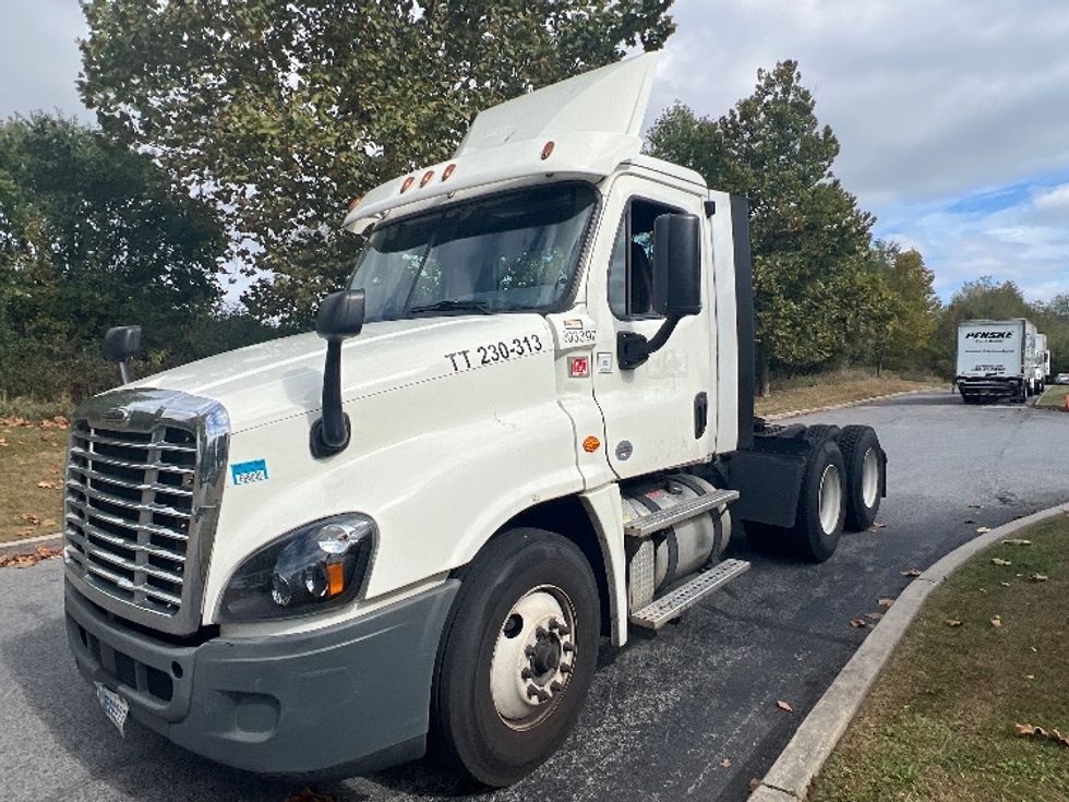 Day Cab Tractor-Heavy Duty Tractors-Freightliner-2018-Cascadia 12564ST-Montgomery-NY-314,467\n\t\tmiles-$ 43,500 - Image 3