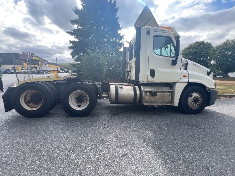 Day Cab Tractor-Heavy Duty Tractors-Freightliner-2018-Cascadia 12564ST-Montgomery-NY-314,467\n\t\tmiles-$ 43,500 - Image 8