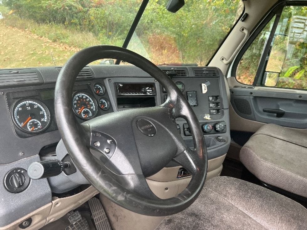 Day Cab Tractor-Heavy Duty Tractors-Freightliner-2018-Cascadia 12564ST-Montgomery-NY-349,490\n\t\tmiles-$ 41,750 - Image 10