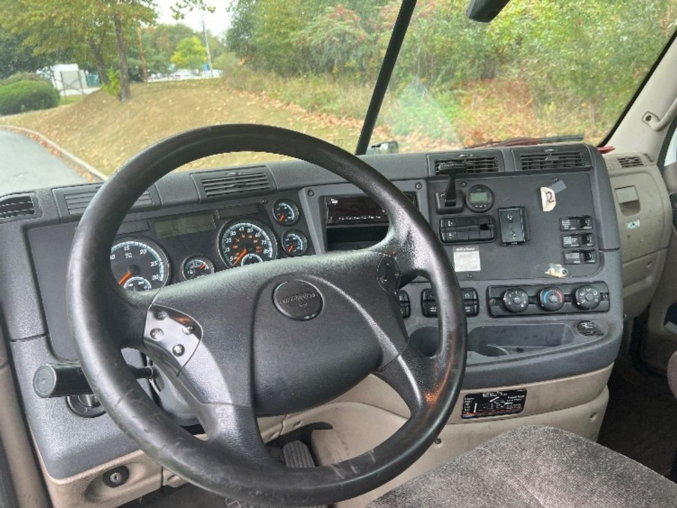 Day Cab Tractor-Heavy Duty Tractors-Freightliner-2018-Cascadia 12564ST-Montgomery-NY-349,490\n\t\tmiles-$ 41,750 - Image 11