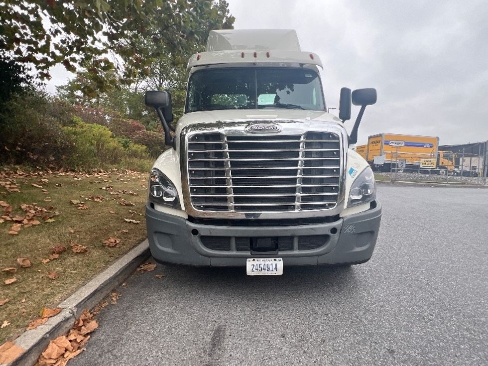 Day Cab Tractor-Heavy Duty Tractors-Freightliner-2018-Cascadia 12564ST-Montgomery-NY-349,490\n\t\tmiles-$ 41,750 - Image 2