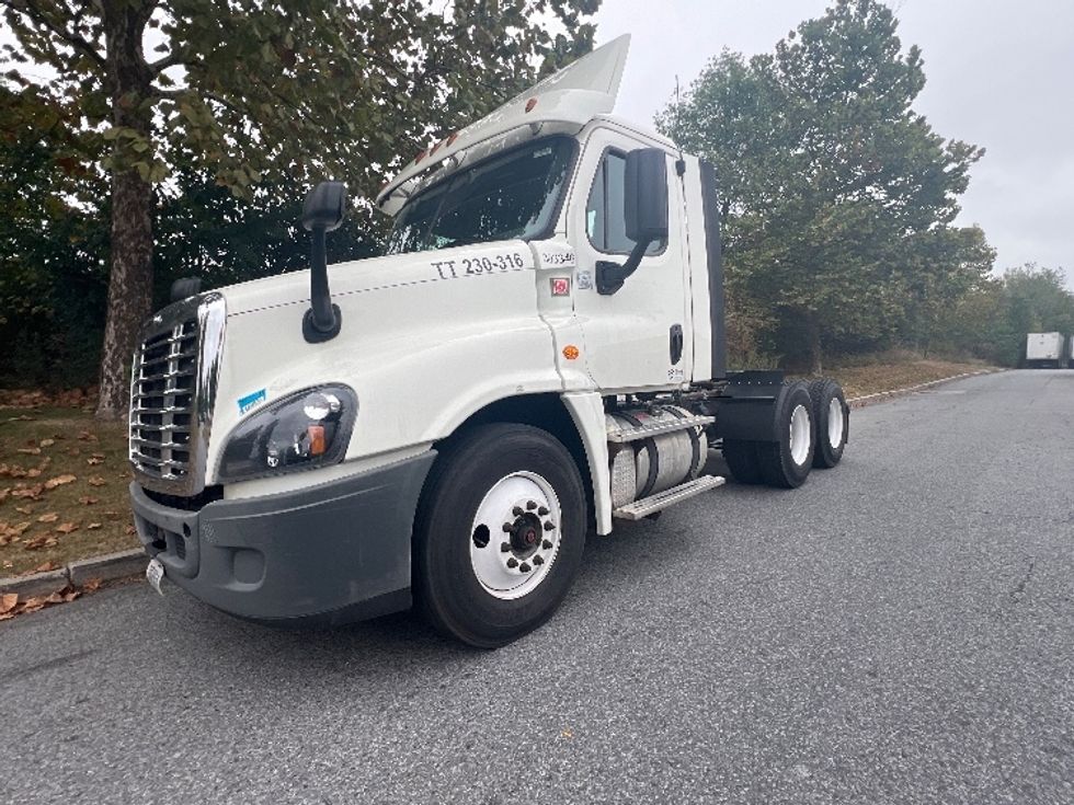 Day Cab Tractor-Heavy Duty Tractors-Freightliner-2018-Cascadia 12564ST-Montgomery-NY-349,490\n\t\tmiles-$ 41,750 - Image 3