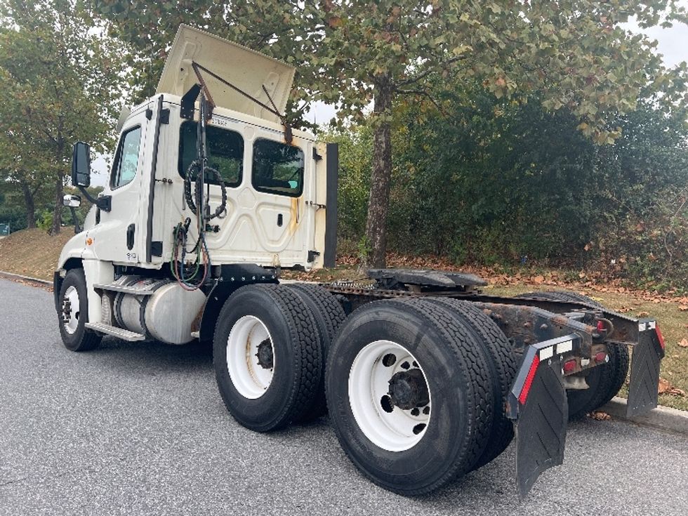 Day Cab Tractor-Heavy Duty Tractors-Freightliner-2018-Cascadia 12564ST-Montgomery-NY-349,490\n\t\tmiles-$ 41,750 - Image 5