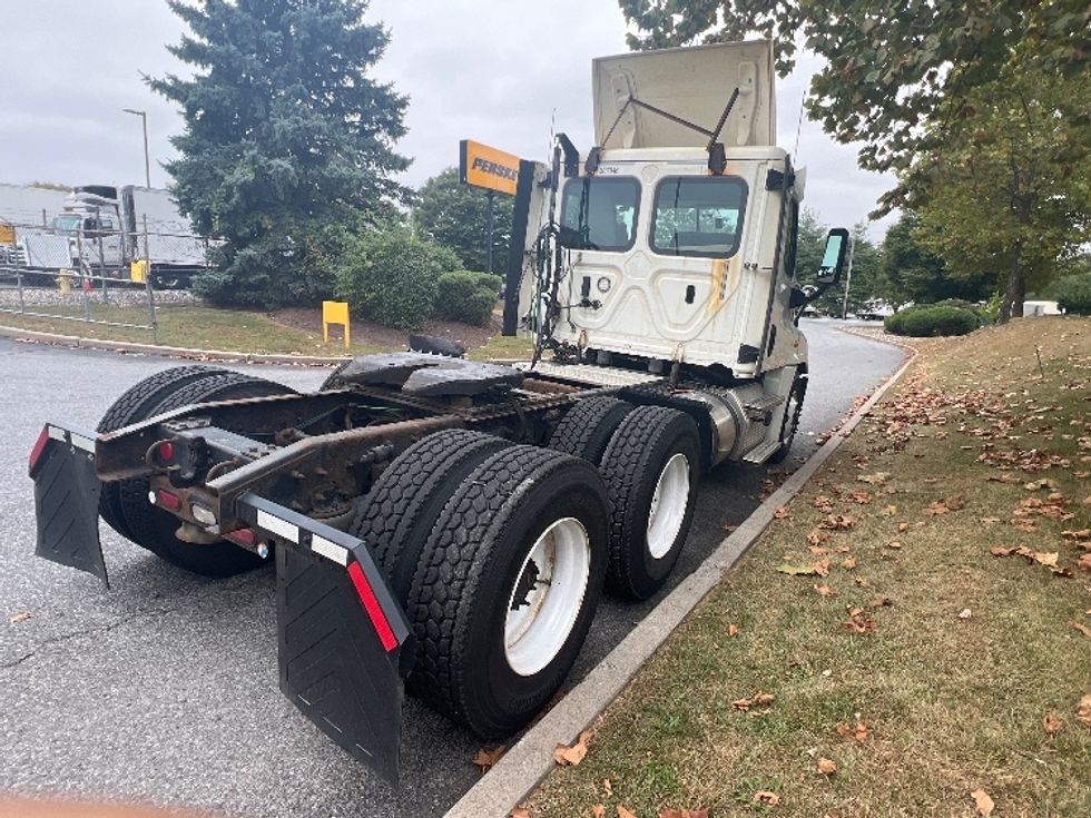 Day Cab Tractor-Heavy Duty Tractors-Freightliner-2018-Cascadia 12564ST-Montgomery-NY-349,490\n\t\tmiles-$ 41,750 - Image 7