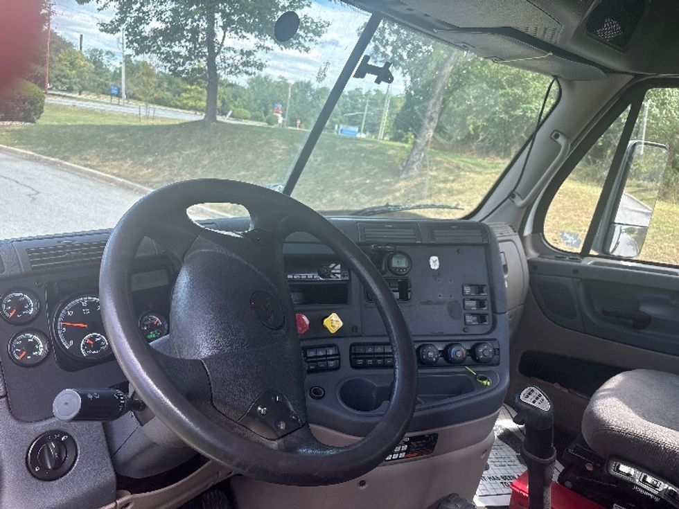 Day Cab Tractor-Heavy Duty Tractors-Freightliner-2018-Cascadia 12564ST-Montgomery-NY-382,319\n\t\tmiles-$ 34,000 - Image 10