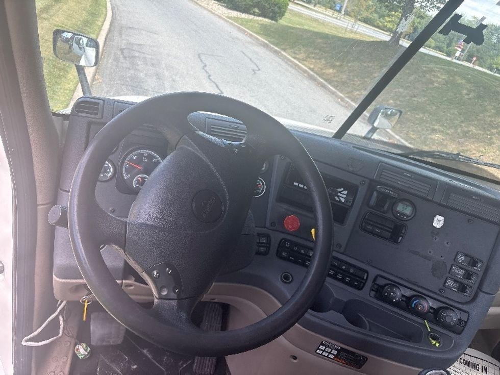 Day Cab Tractor-Heavy Duty Tractors-Freightliner-2018-Cascadia 12564ST-Montgomery-NY-382,319\n\t\tmiles-$ 34,000 - Image 11