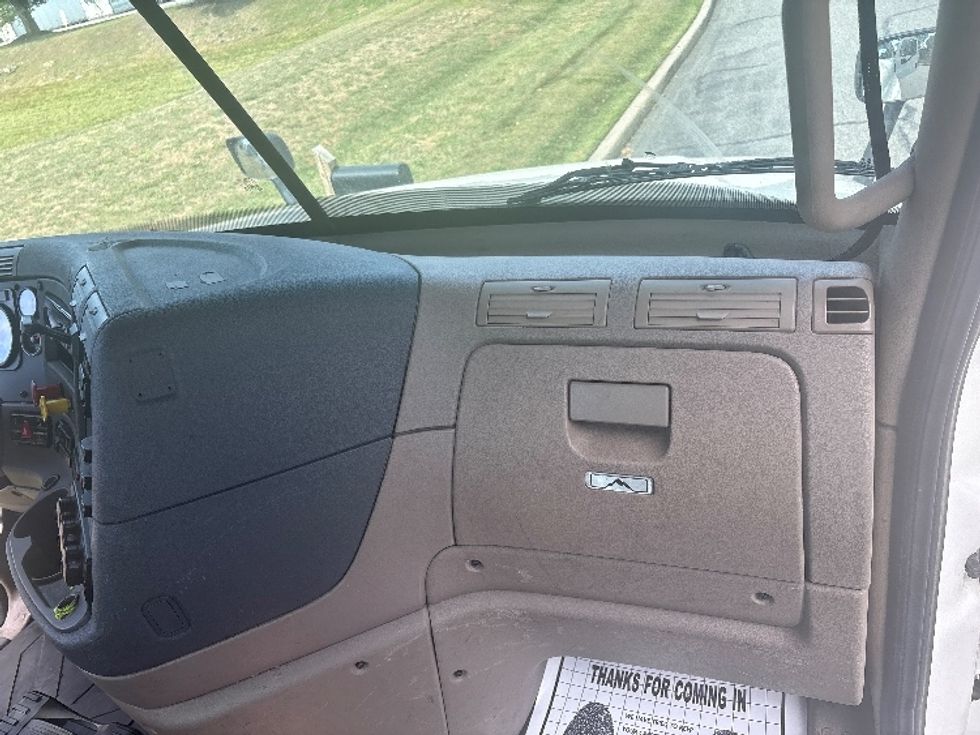 Day Cab Tractor-Heavy Duty Tractors-Freightliner-2018-Cascadia 12564ST-Montgomery-NY-382,319\n\t\tmiles-$ 34,000 - Image 13