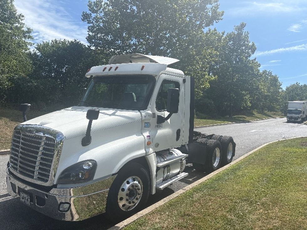 Day Cab Tractor-Heavy Duty Tractors-Freightliner-2018-Cascadia 12564ST-Montgomery-NY-382,319\n\t\tmiles-$ 34,000 - Image 3