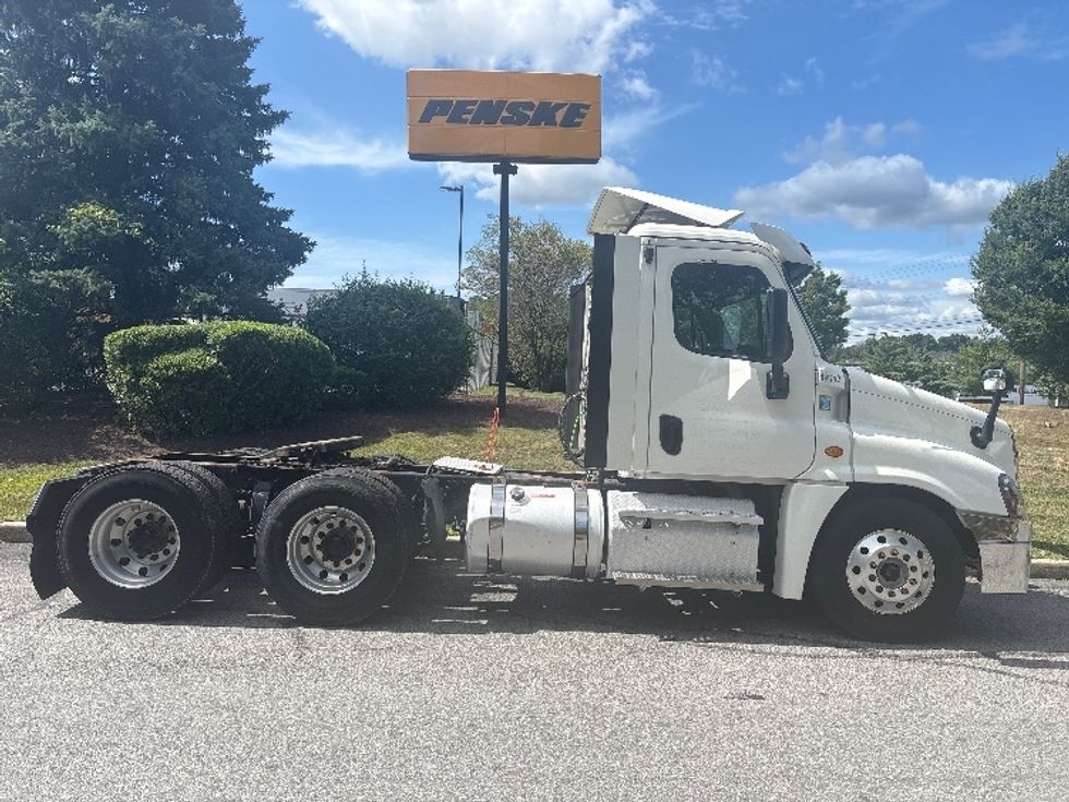 Day Cab Tractor-Heavy Duty Tractors-Freightliner-2018-Cascadia 12564ST-Montgomery-NY-382,319\n\t\tmiles-$ 34,000 - Image 8