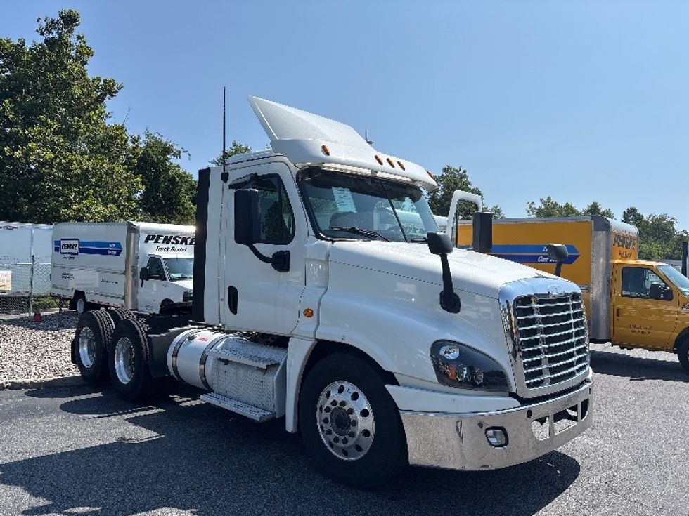 Day Cab Tractor-Heavy Duty Tractors-Freightliner-2018-Cascadia 12564ST-Montgomery-NY-413,178\n\t\tmiles-$ 32,750 - Image 1