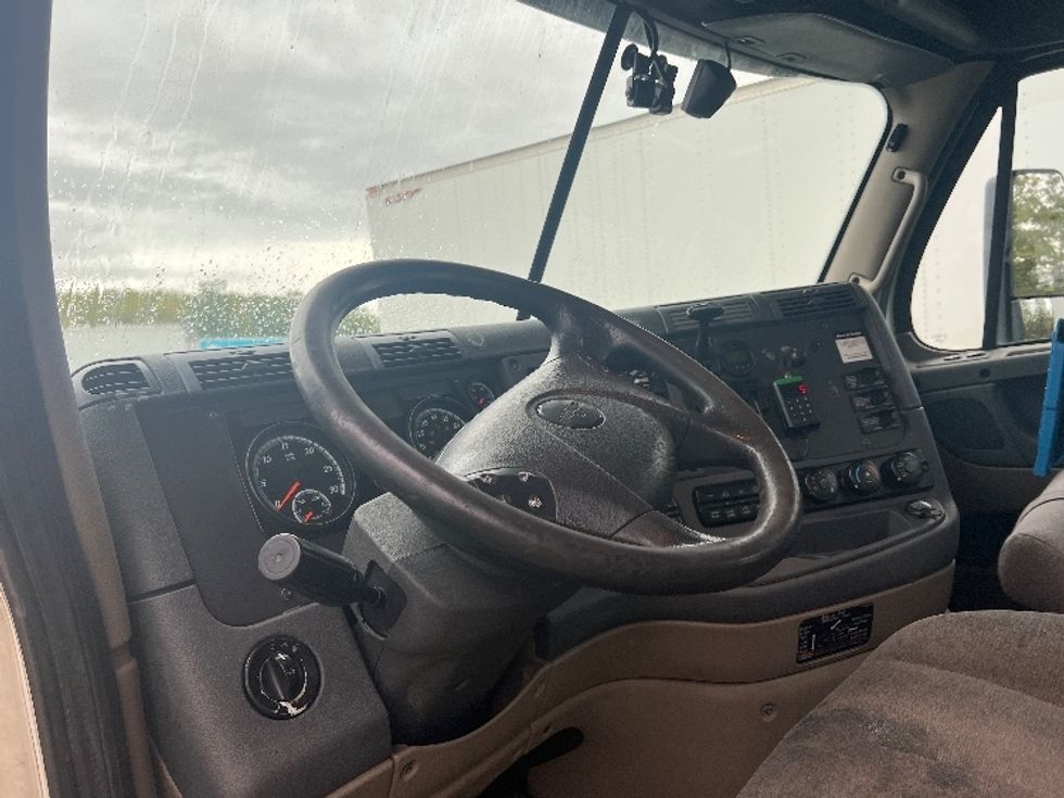 Day Cab Tractor-Heavy Duty Tractors-Freightliner-2018-Cascadia 12564ST-Montgomery-NY-434,303\n\t\tmiles-$ 38,750 - Image 10