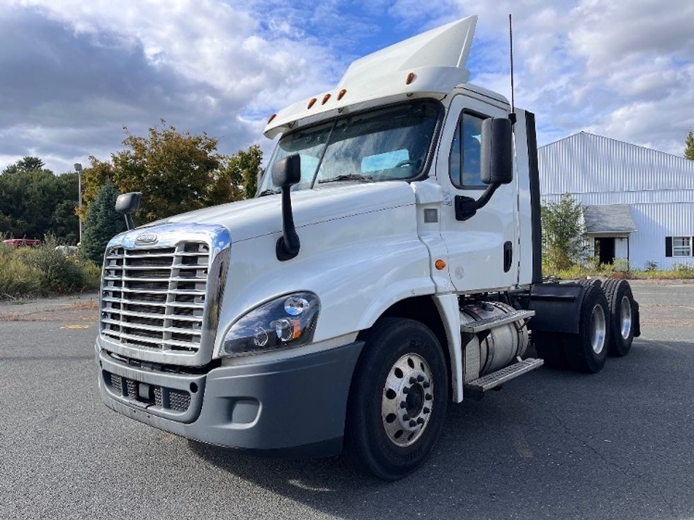 Day Cab Tractor-Heavy Duty Tractors-Freightliner-2018-Cascadia 12564ST-Montgomery-NY-434,303\n\t\tmiles-$ 38,750 - Image 3