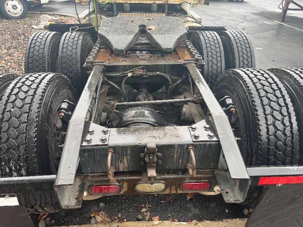 Day Cab Tractor-Heavy Duty Tractors-Freightliner-2018-Cascadia 12564ST-Montgomery-NY-434,303\n\t\tmiles-$ 38,750 - Image 6