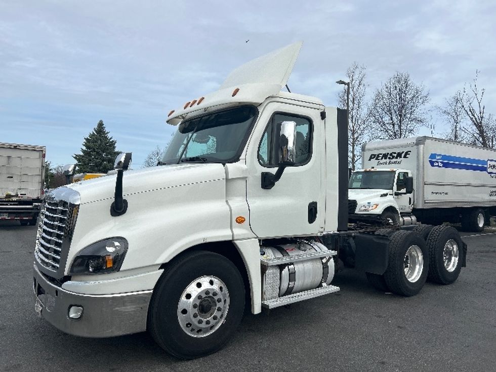 Day Cab Tractor-Heavy Duty Tractors-Freightliner-2018-Cascadia 12564ST-Montgomery-NY-442,188\n\t\tmiles-$ 31,500 - Image 3
