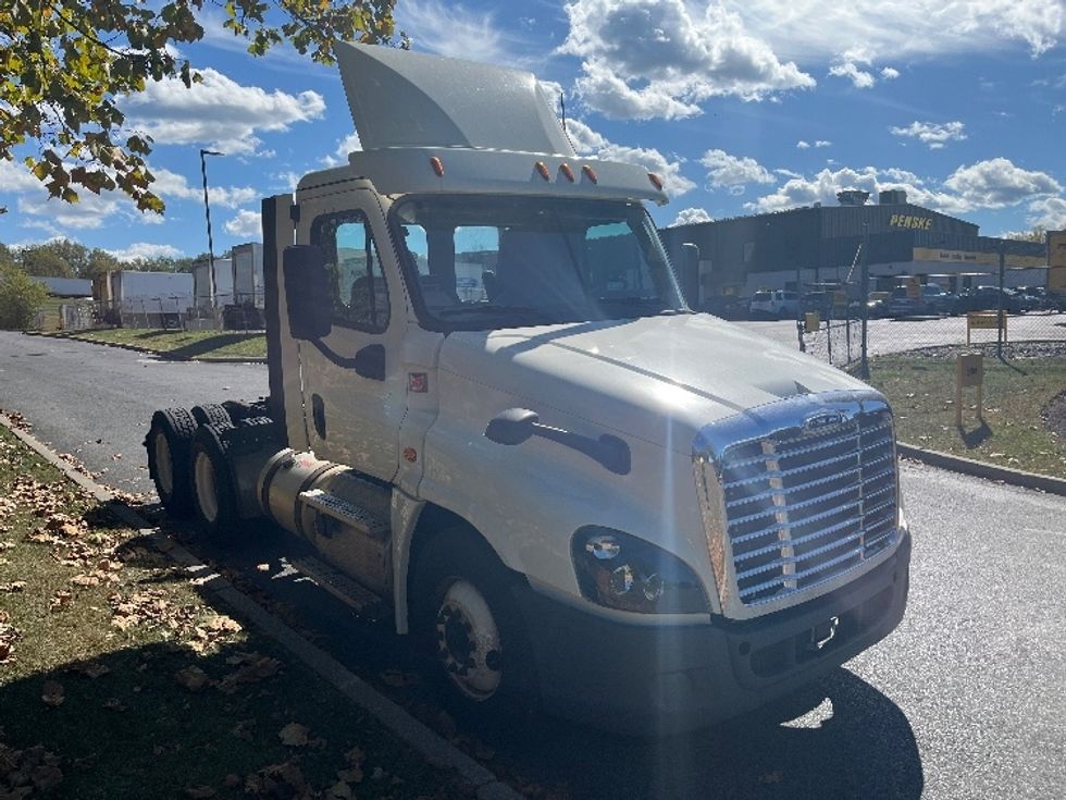 Day Cab Tractor-Heavy Duty Tractors-Freightliner-2018-Cascadia 12564ST-Montgomery-NY-445,015\n\t\tmiles-$ 37,000 - Image 1