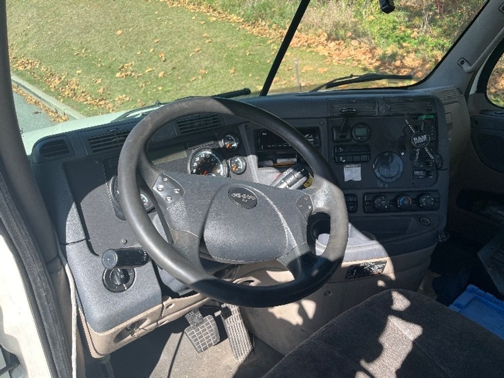 Day Cab Tractor-Heavy Duty Tractors-Freightliner-2018-Cascadia 12564ST-Montgomery-NY-445,015\n\t\tmiles-$ 37,000 - Image 10