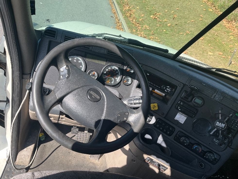 Day Cab Tractor-Heavy Duty Tractors-Freightliner-2018-Cascadia 12564ST-Montgomery-NY-445,015\n\t\tmiles-$ 37,000 - Image 11