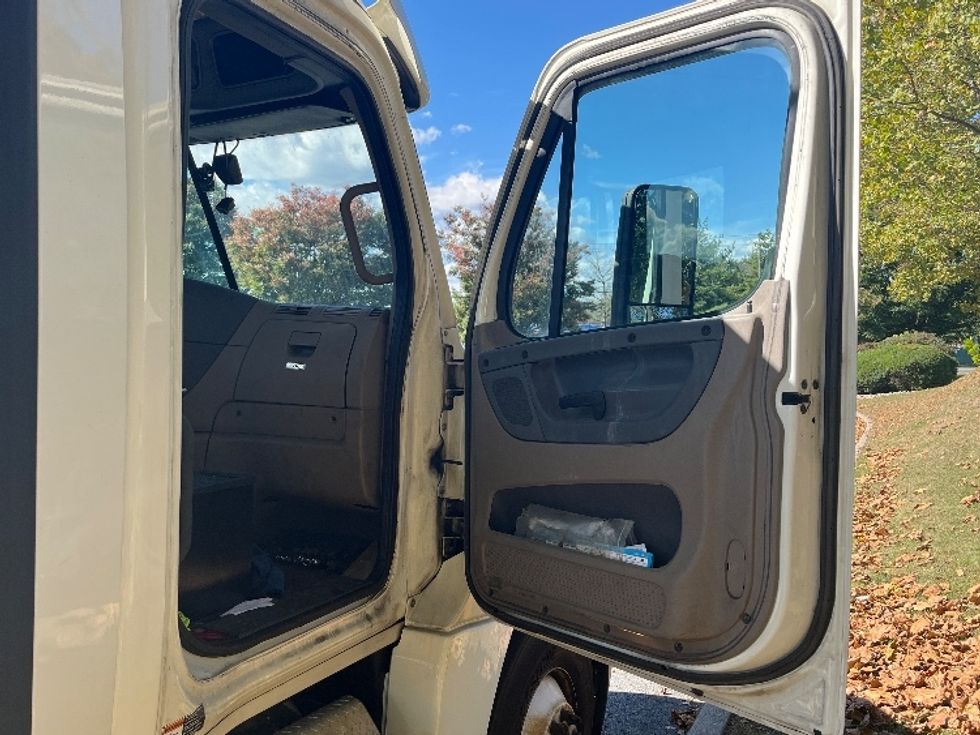 Day Cab Tractor-Heavy Duty Tractors-Freightliner-2018-Cascadia 12564ST-Montgomery-NY-445,015\n\t\tmiles-$ 37,000 - Image 12